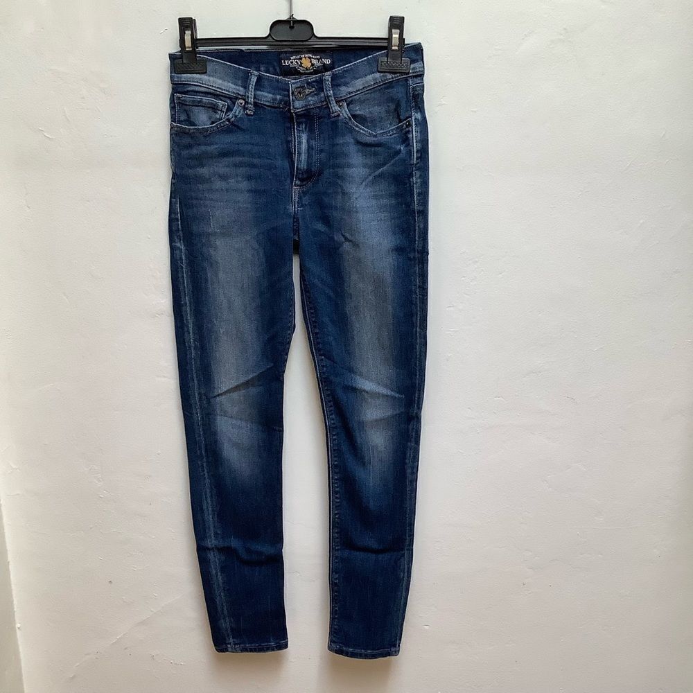 LUCKY BRAND DENIM BROOKE LEGGING JEANS
SIZE 26 
DENIM JEANS